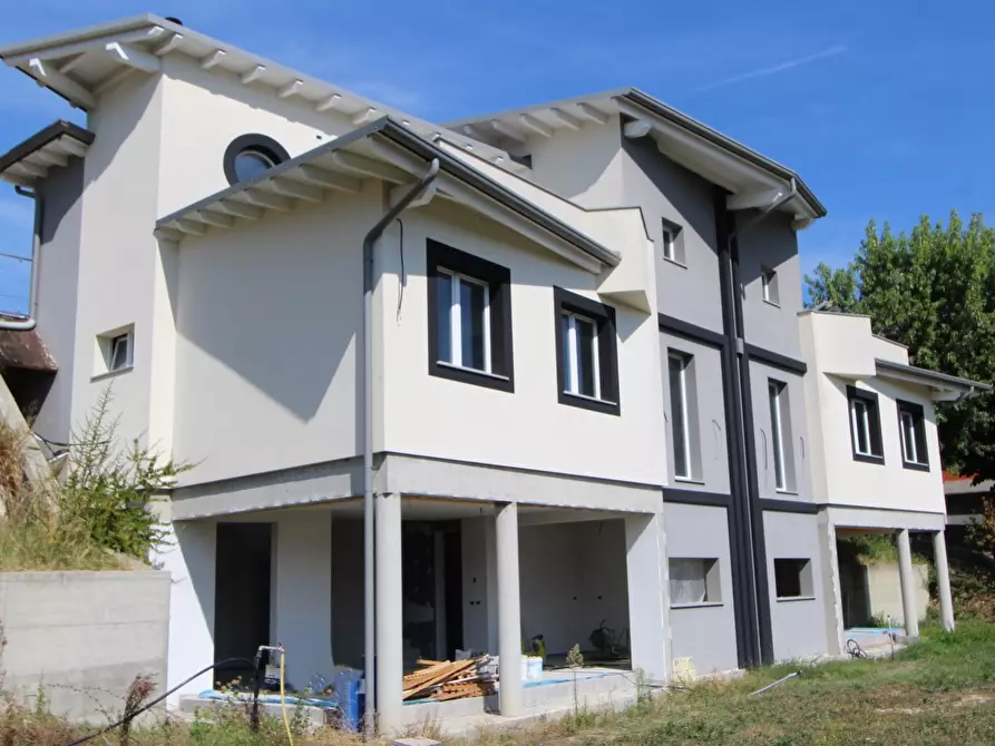 Immagine 1 di Appartamento in vendita  in Via Sant'Apollinare a Valsamoggia