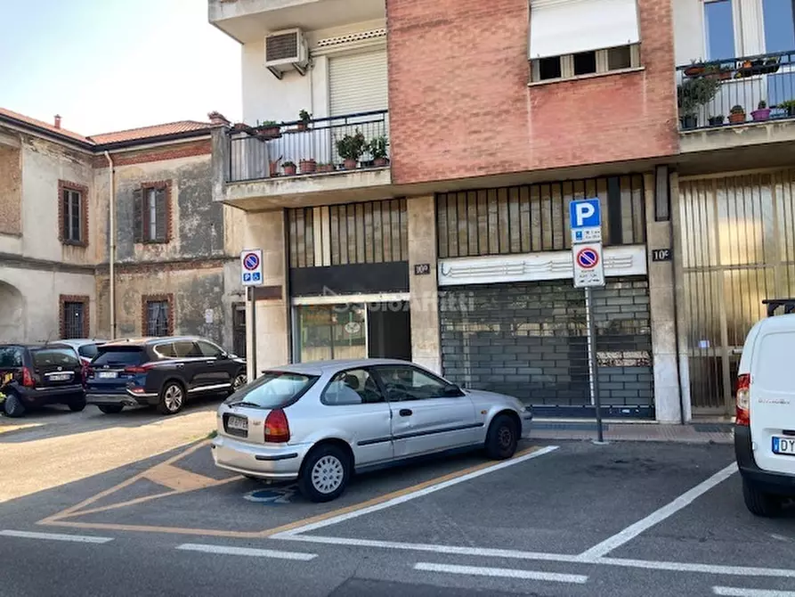 Immagine 1 di Negozio in affitto  in Via V. Veneto a Senago