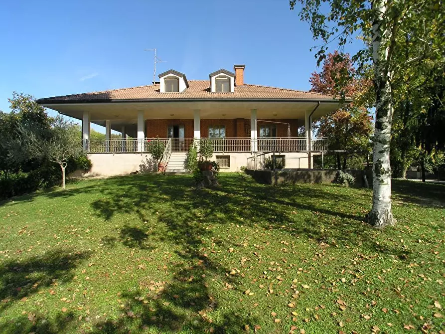 Immagine 1 di Villa in vendita  in via Torsa a Rivignano Teor