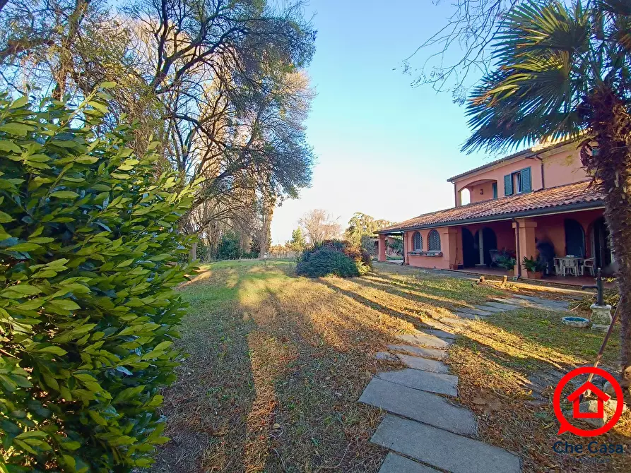 Immagine 1 di Villa in vendita  a Borghi