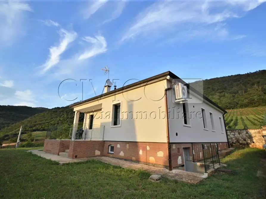 Immagine 1 di Villa in vendita  in Via Castello a Val Liona