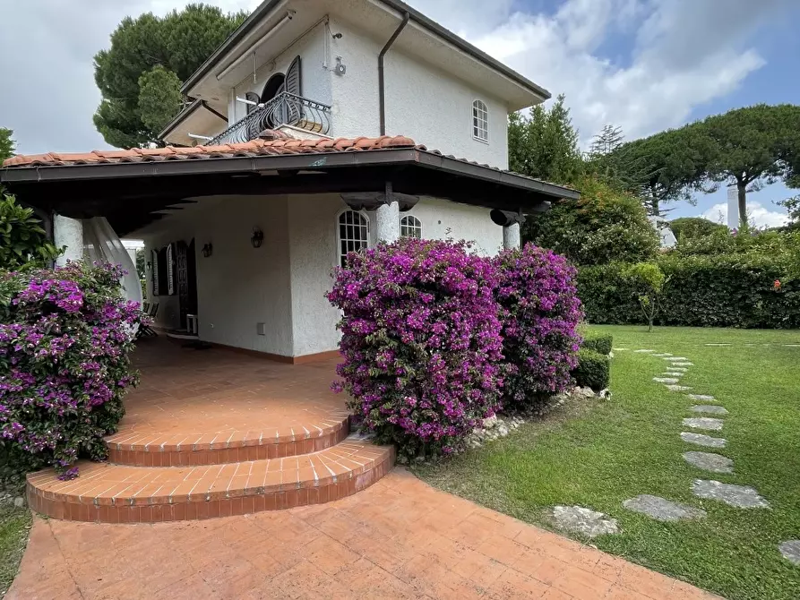 Immagine 1 di Villa in vendita  in via terracina a San Felice Circeo