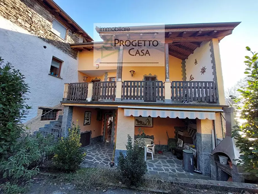 Immagine 1 di Casa indipendente in vendita  a Pettenasco