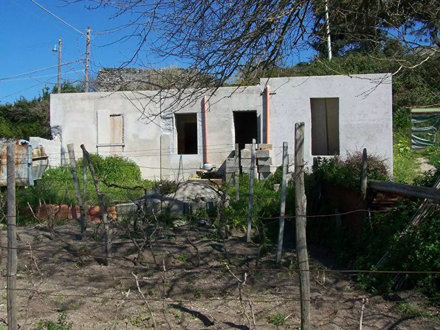 Immagine 1 di Rustico / casale in vendita  in Località Quattropani a Lipari