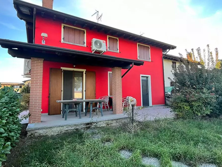 Immagine 1 di Villa in vendita  in Via MADRE TERESA DI CALCUTA a Broni
