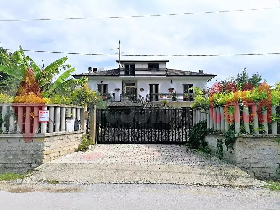 Immagine 1 di Villa in vendita  in Via Macerine a Cervaro