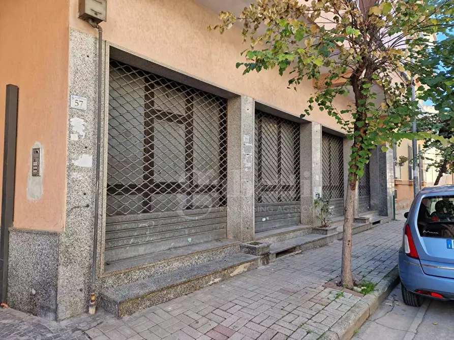 Immagine 1 di Negozio in affitto  in Corso de Gasperi a Capodrise
