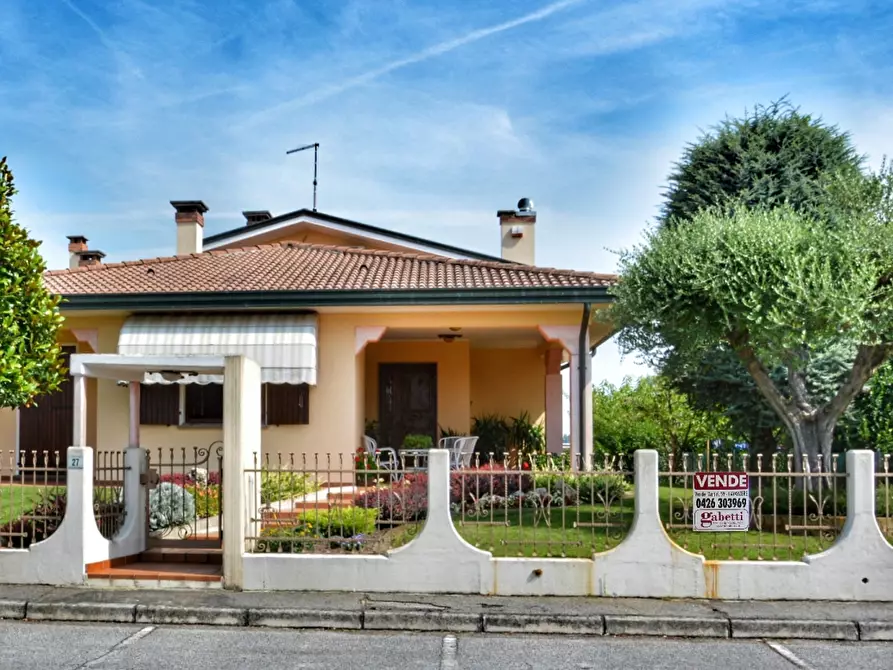 Immagine 1 di Villa in vendita  in Via CONA Via Bassanello a Campagna Lupia