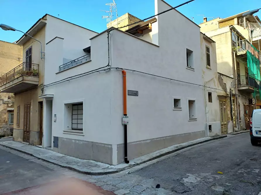 Immagine 1 di Casa indipendente in vendita  in Via Castrogiovanni a Bagheria