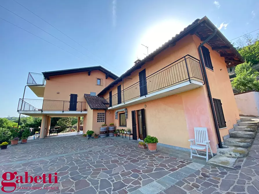 Immagine 1 di Villa in vendita  in Via Piemonte a Cherasco