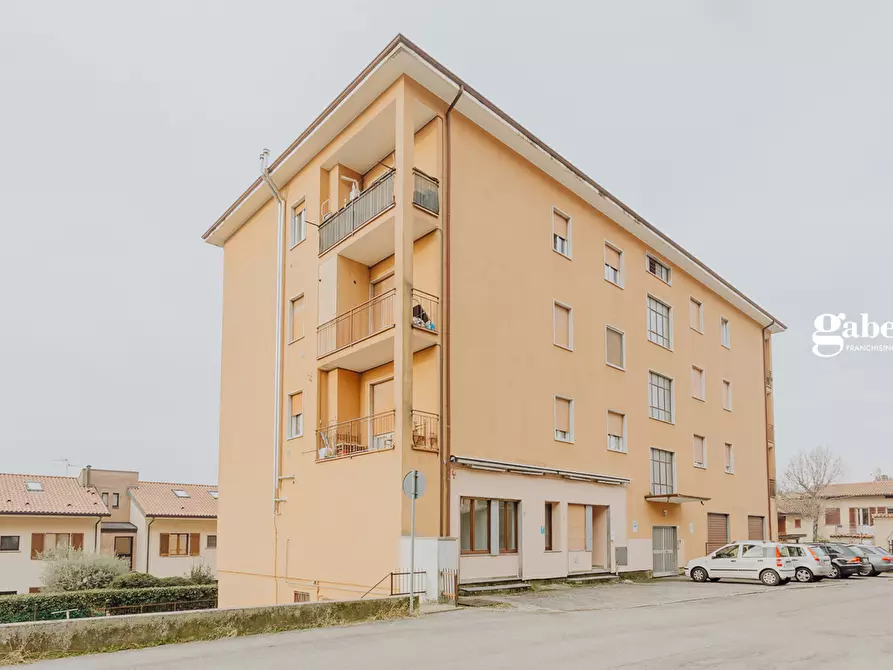 Immagine 1 di Appartamento in vendita  in Via manzoni a Castello Di Brianza