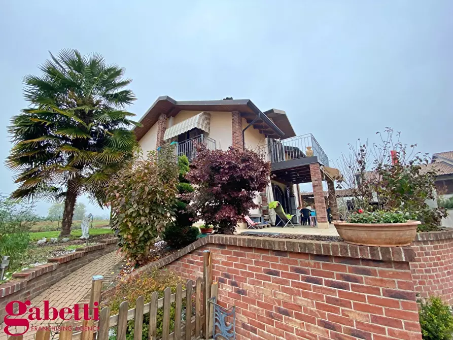 Immagine 1 di Villa in vendita  in Via Dei Gelsi a Baldissero D'alba