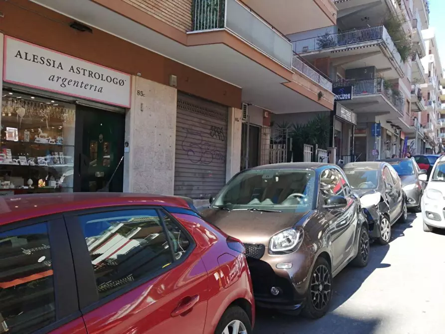 Immagine 1 di Negozio in affitto  in Via Ugo De Carolis a Roma