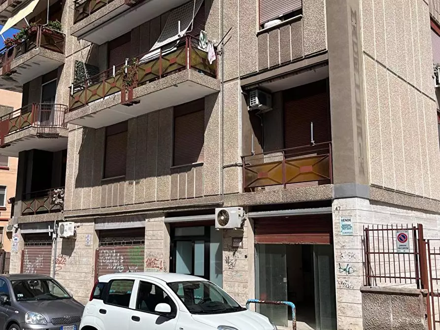 Immagine 1 di Negozio in affitto  in Via Daniele Petrera a Bari