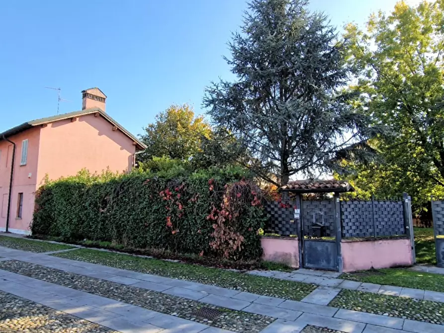 Immagine 1 di Villa in vendita  in Via Campomorto a Albuzzano