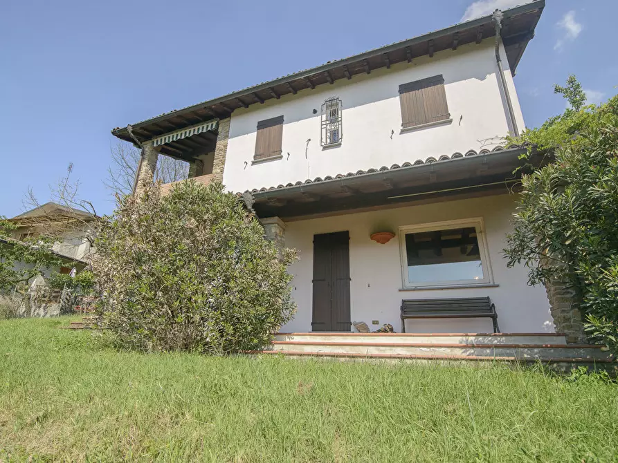 Immagine 1 di Villa in vendita  in Via Dante a Broni