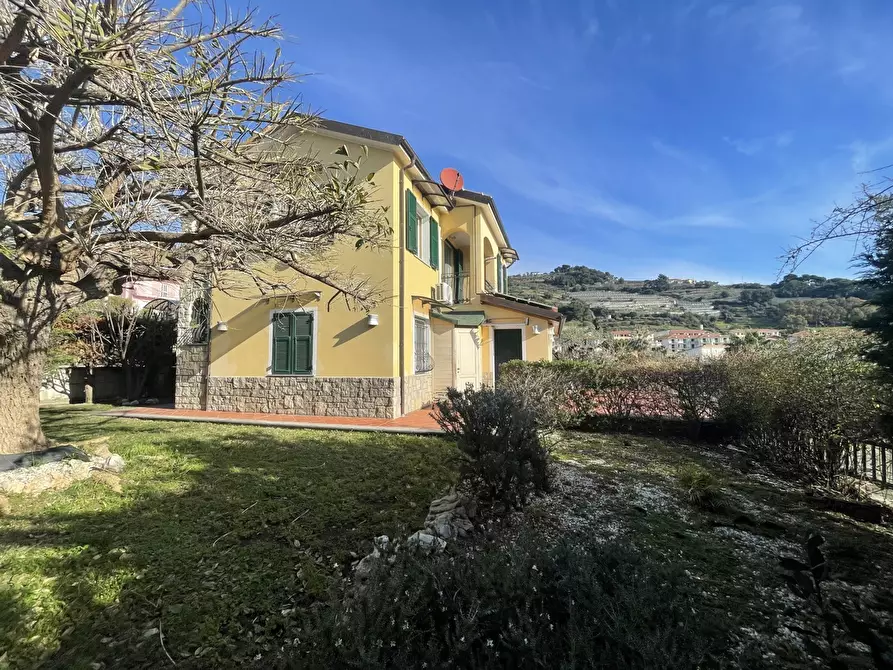 Immagine 1 di Villa in vendita  in Via I Maggio a Badalucco
