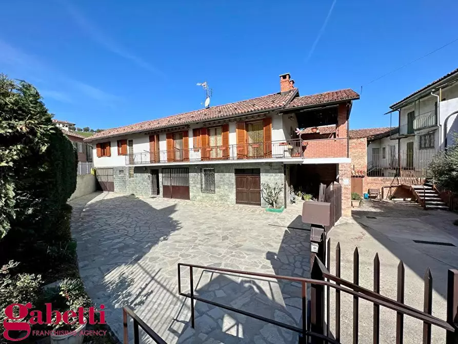 Immagine 1 di Casa indipendente in vendita  in Via Fontane a La Morra