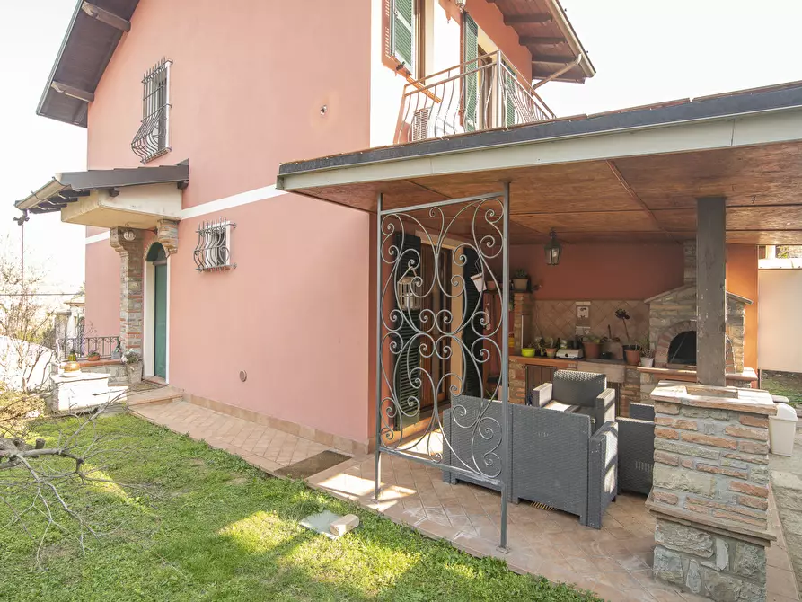 Immagine 1 di Villa in vendita  in Via VESCOLA a Stradella