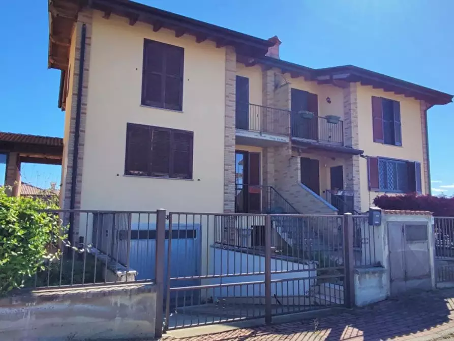 Immagine 1 di Villa in vendita  in Via Carducci a Lardirago