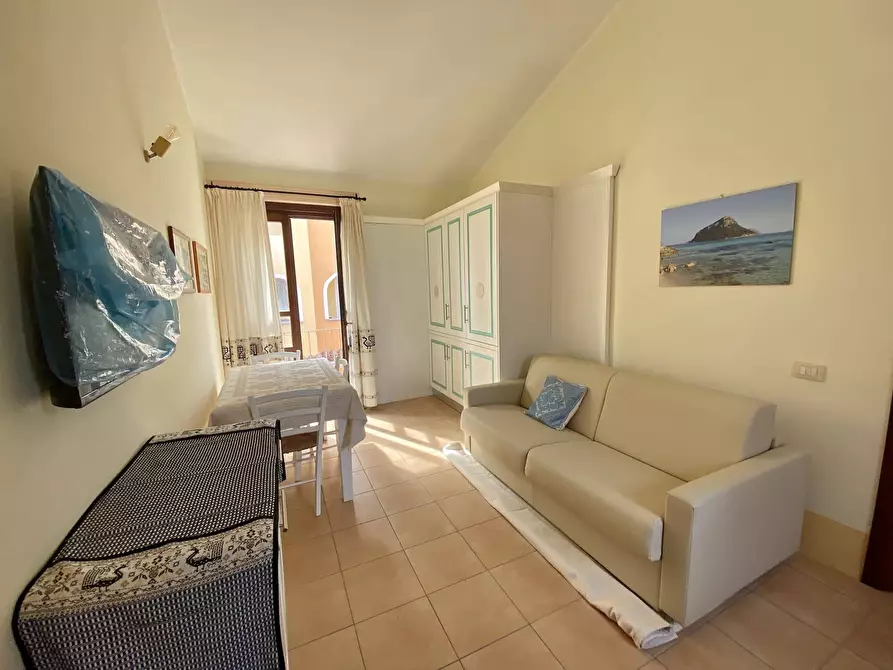 Immagine 1 di Appartamento in vendita  in Via Giovanni da Verrazzano a Golfo Aranci