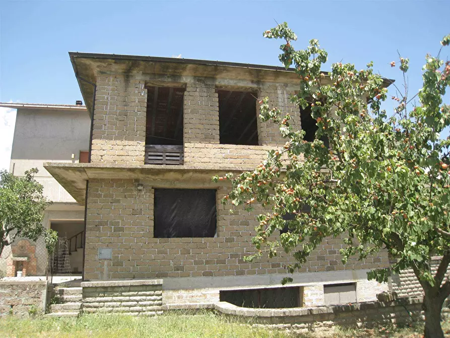 Immagine 1 di Casa indipendente in vendita  a Montefiascone