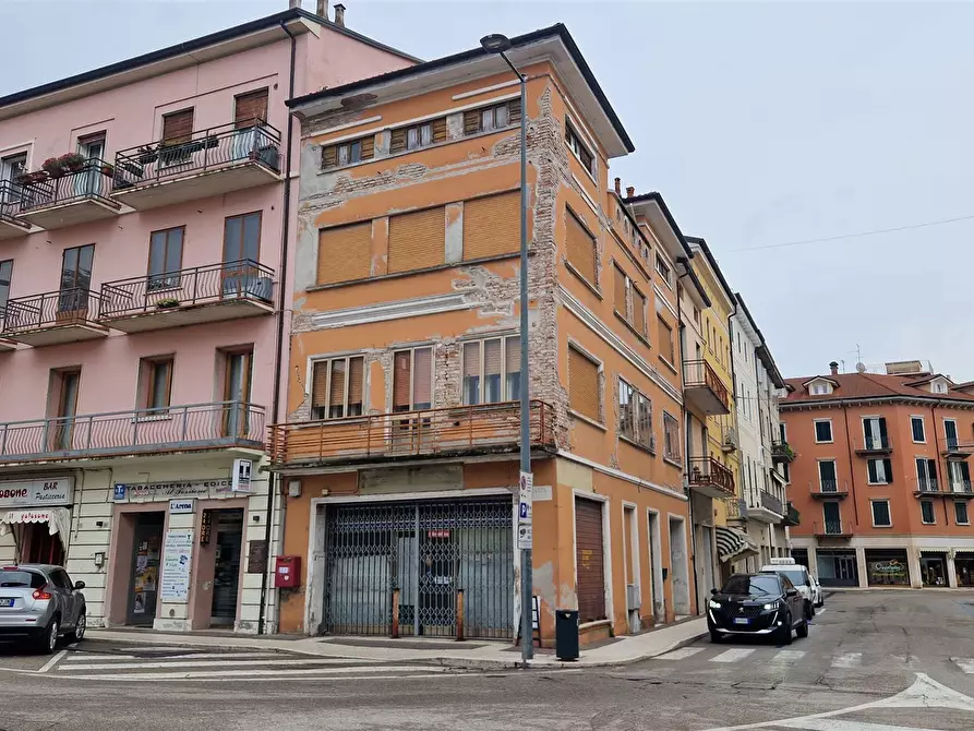 Immagine 1 di Palazzo in vendita  in piazza libertà a Legnago