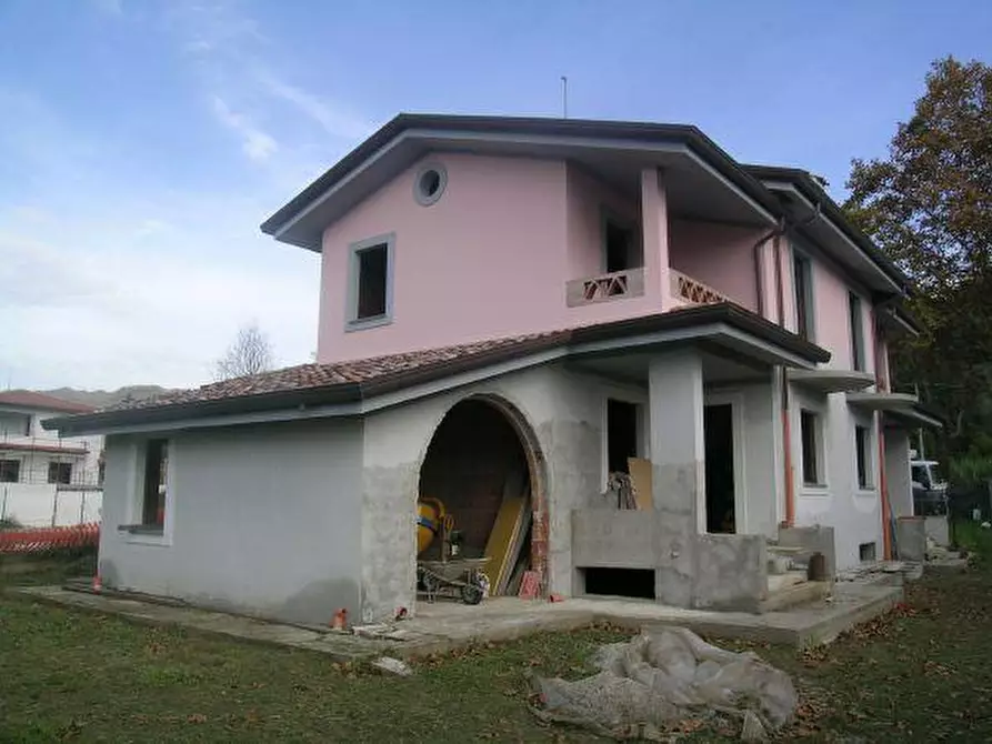 Immagine 1 di Casa indipendente in vendita  a Camaiore
