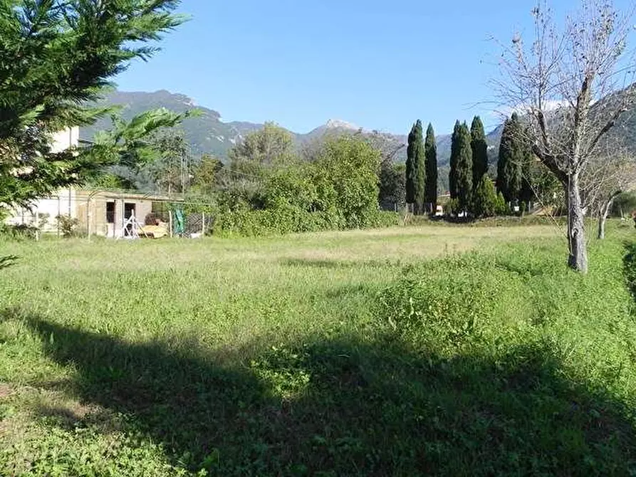 Immagine 1 di Terreno edificabile in vendita  a Camaiore