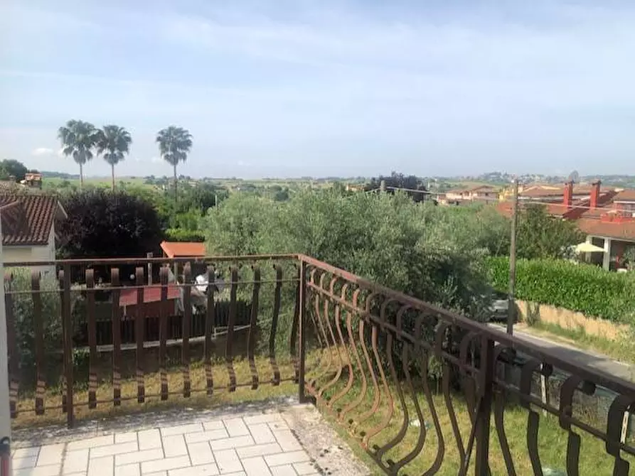 Immagine 1 di Villa in vendita  in via rosetole a Canale Monterano