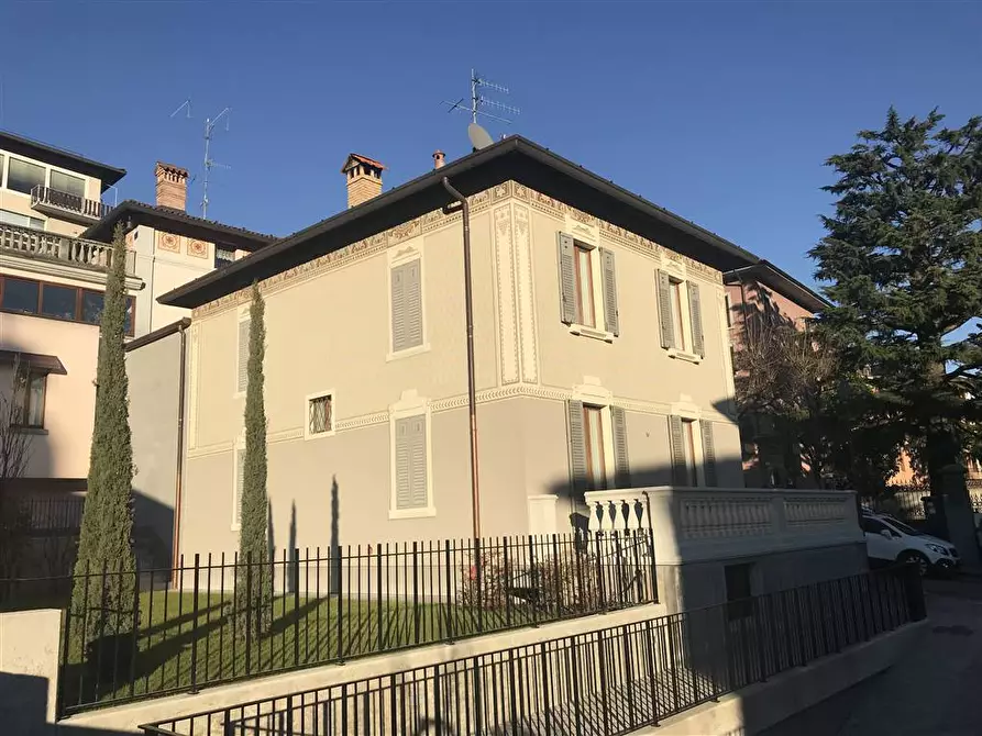 Immagine 1 di Villa in vendita  a Clusone