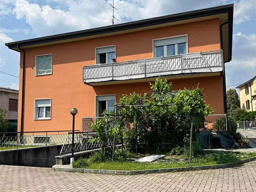 Immagine 1 di Appartamento in vendita  in via delle Piantade a Almenno San Bartolomeo