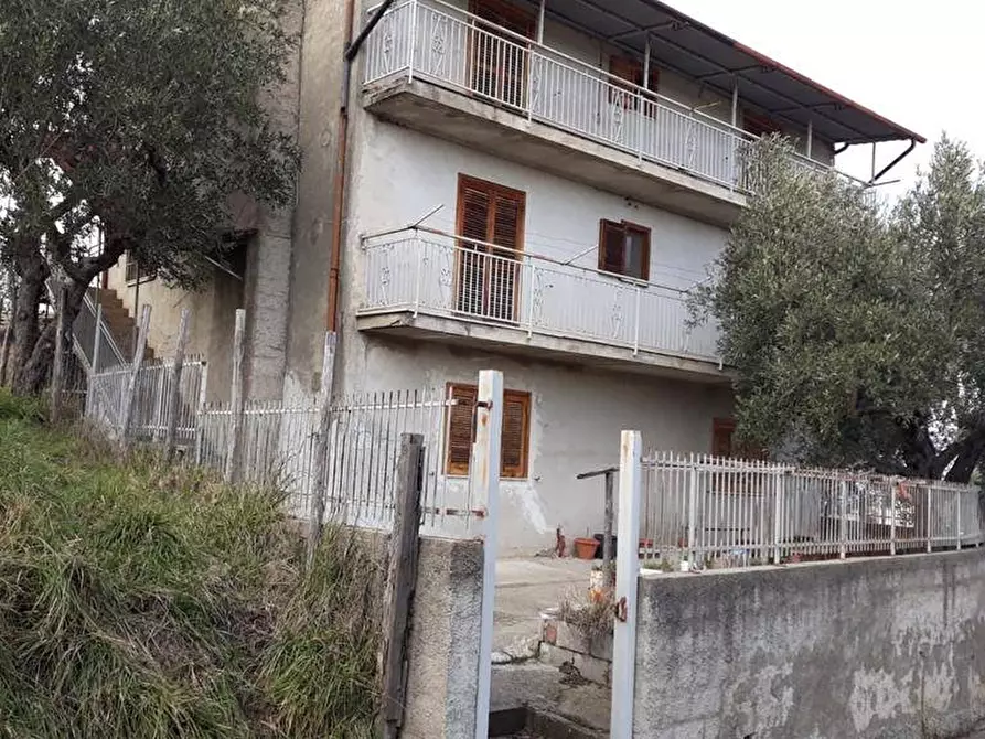 Immagine 1 di Villa in vendita  a Altilia