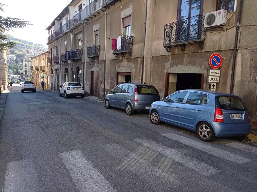 Immagine 1 di Posto auto in vendita  a Cosenza
