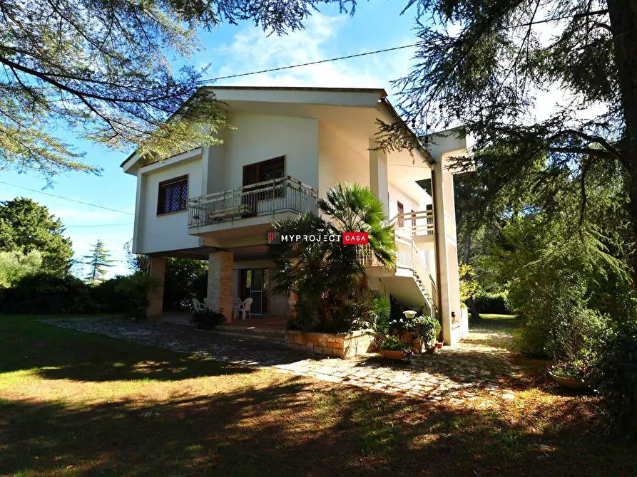 Immagine 1 di Villa in vendita  in VIA MAGLI a Martina Franca