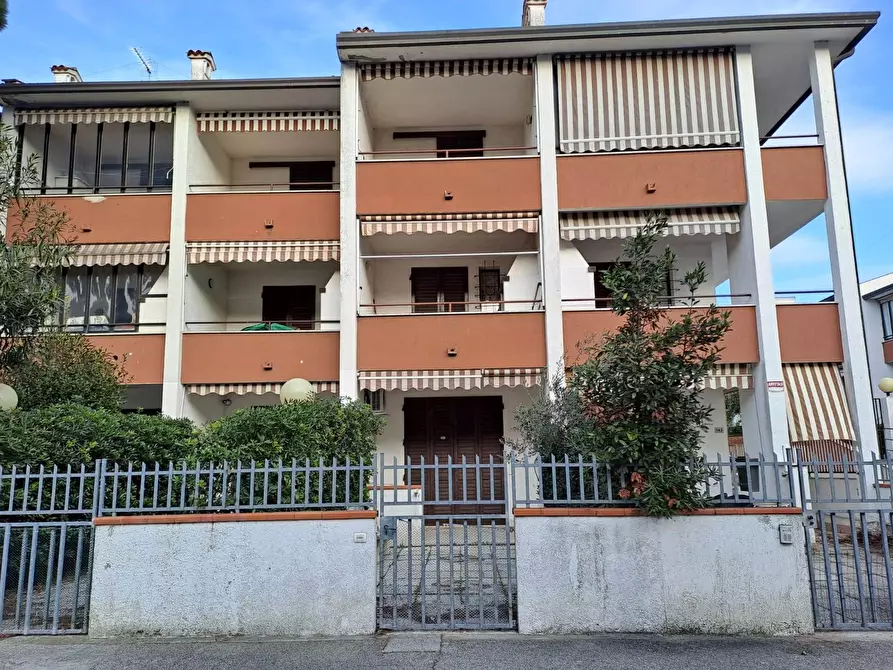 Immagine 1 di Villa in vendita  in Viale Raffaello a Comacchio