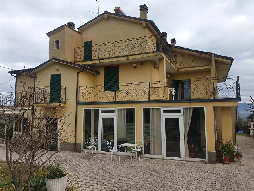 Immagine 1 di Villa in vendita  in Via dei Platani a San Cesareo