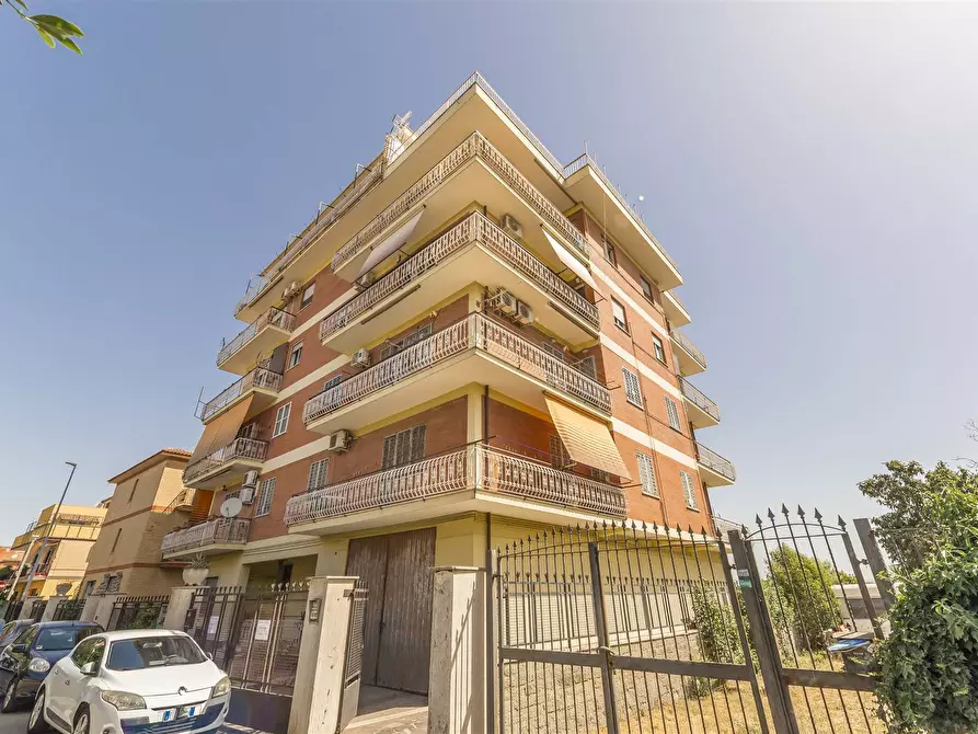 Immagine 1 di Appartamento in vendita  in Via Publio Elio a Roma