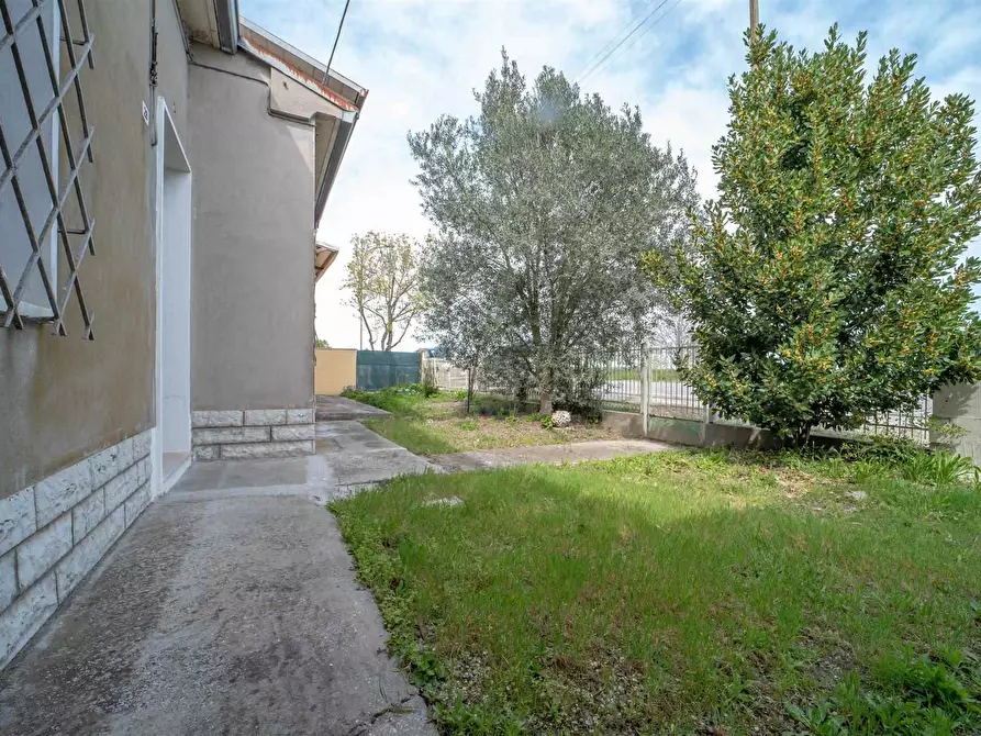 Immagine 1 di Villa in vendita  in VIA PUGLIESE a Ravenna