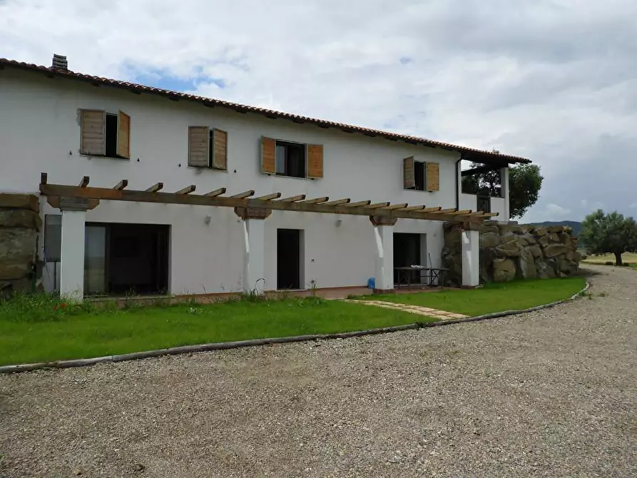 Immagine 1 di Villa in vendita  a Montalto Di Castro