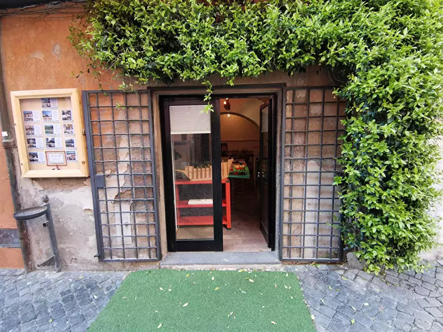 Immagine 1 di Locale commerciale in affitto  a Tuscania