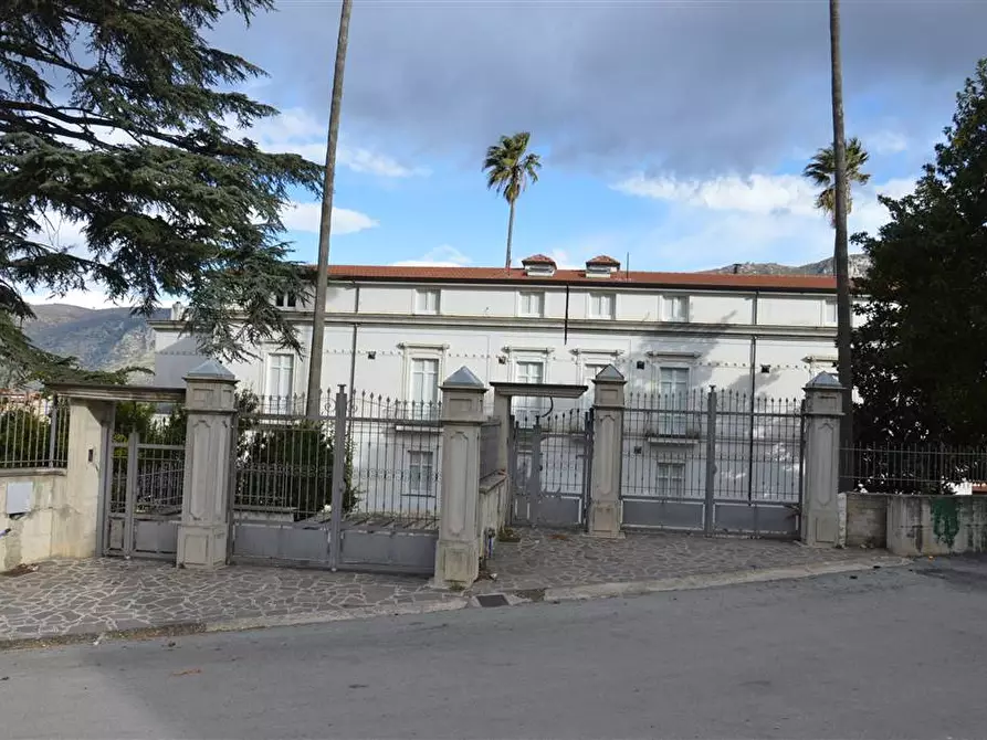 Immagine 1 di Palazzo in vendita  a Lauro