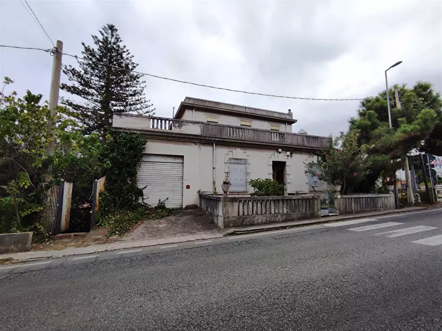 Immagine 1 di Villa in vendita  in via Nazionale a Saponara