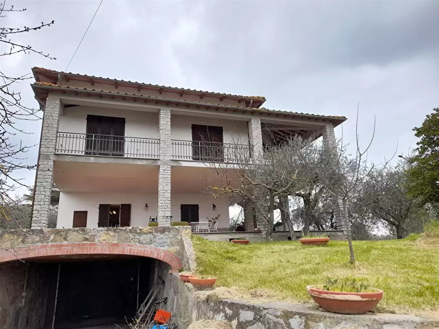 Immagine 1 di Villa in vendita  a Sinalunga