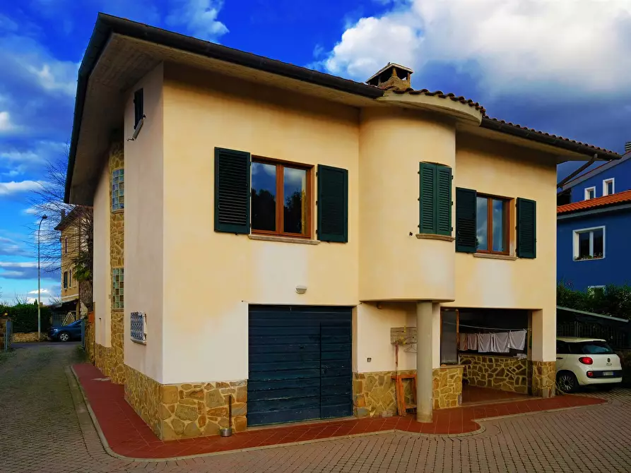 Immagine 1 di Villa in vendita  a Asciano
