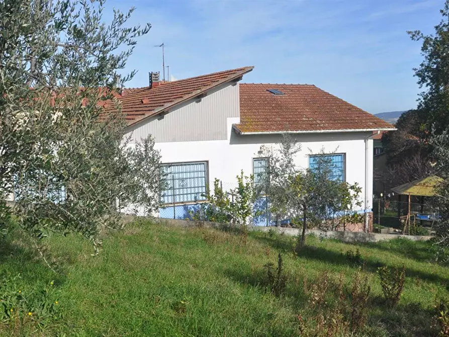 Immagine 1 di Villa in vendita  in Via della Rimembranza a Rosignano Marittimo