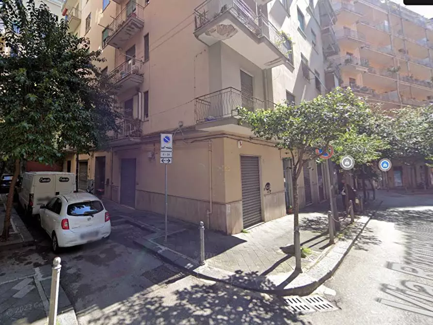 Immagine 1 di Negozio in affitto  in Via Manzo a Salerno