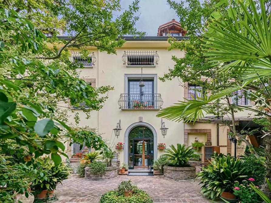 Immagine 1 di Villa in vendita  in Via Stradelli Guelfi a Bologna
