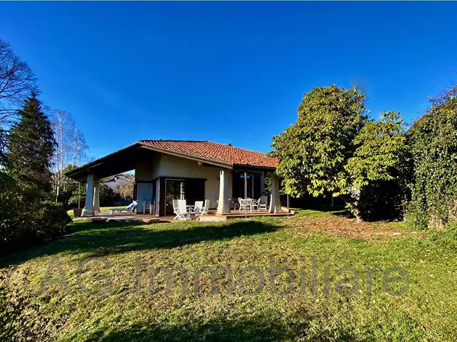Immagine 1 di Villa in vendita  in Via Mapelli a Verbania