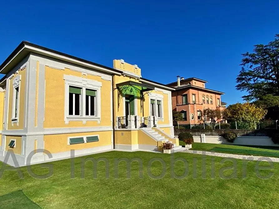 Immagine 1 di Villa in vendita  in Via Palestro a Verbania